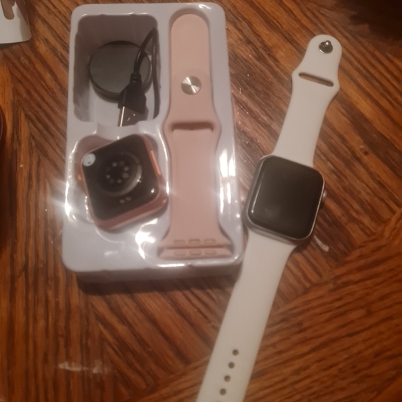 Pro Max Smartwatch. I7 Universal Apple/Android - Picture 2 of 4